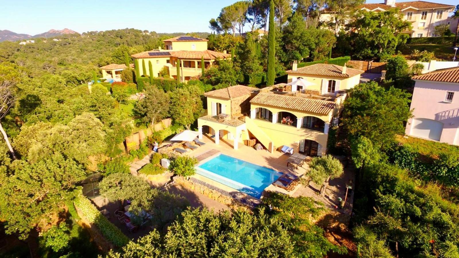 Villa Familiale Avec Vue Imprenable Saint-Raphaël Exterior foto